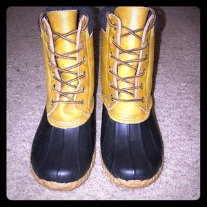 Tommy Hilfiger duck boots size 6